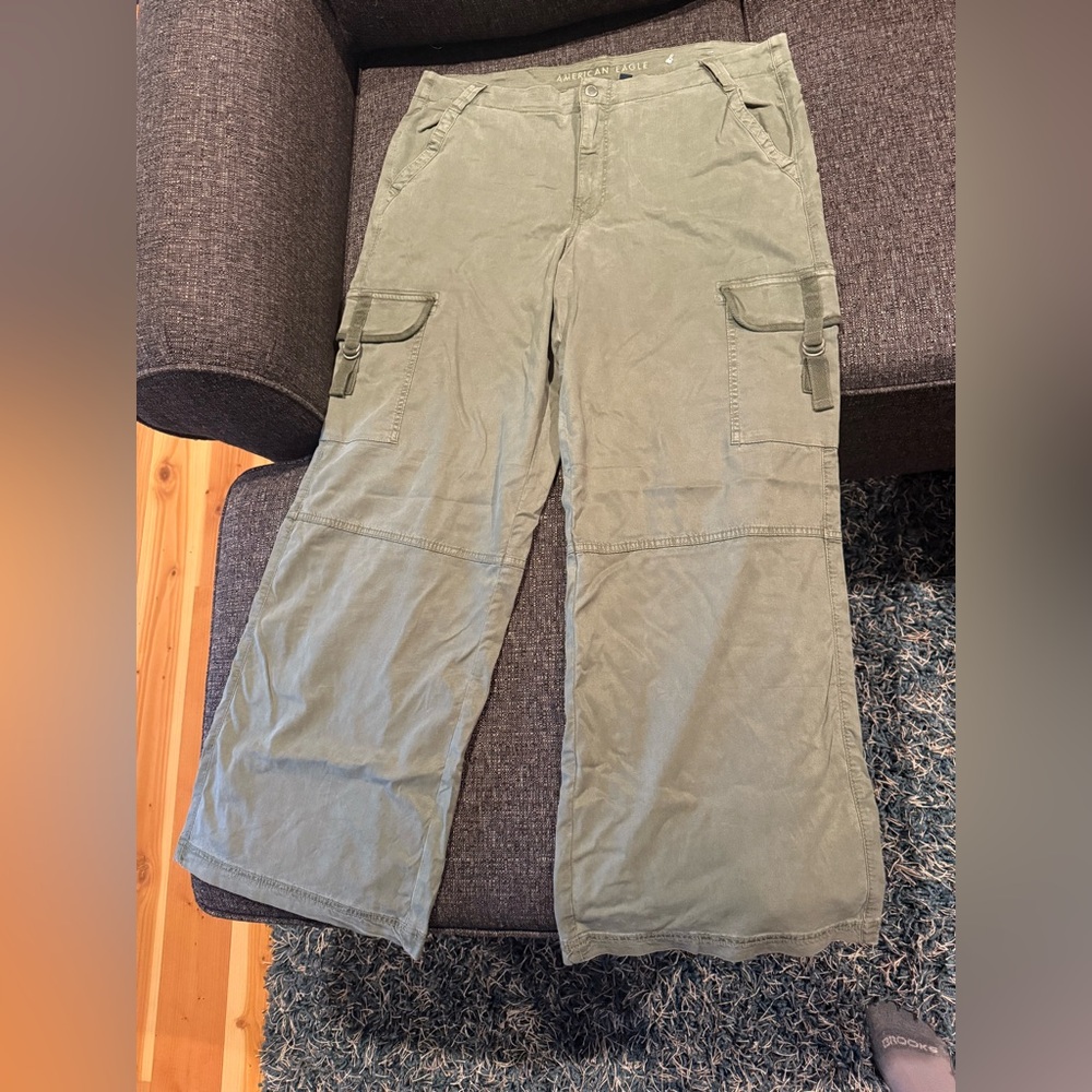 American Eagle Outfitters Olive Green Cargo Pants